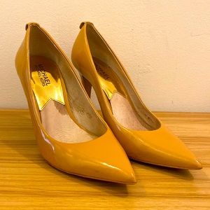 Michael korss Heels Mustard color size 7M